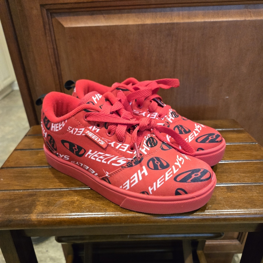 Heelys boys youth size 4 never worn red black